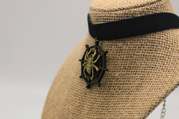 Black Velvet Spider Choker: Gothic Lace Necklace