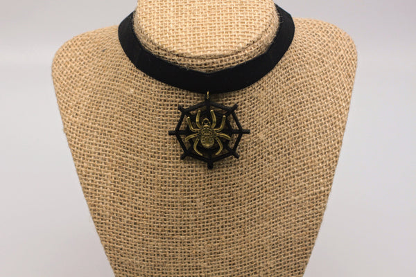 Black Velvet Spider Choker: Gothic Lace Necklace