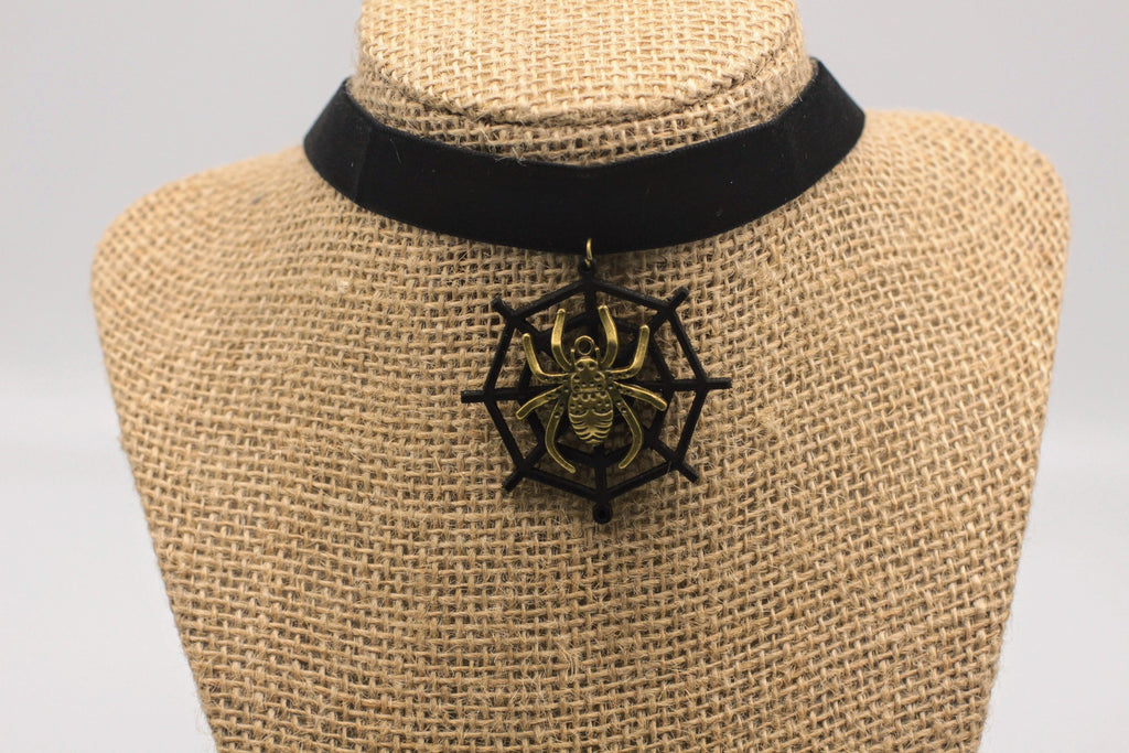 Black Velvet Spider Choker: Gothic Lace Necklace
