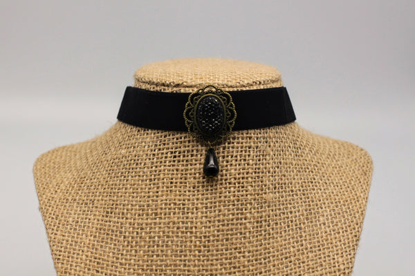 Black Velvet Gothic Choker: Victorian Lace Necklace