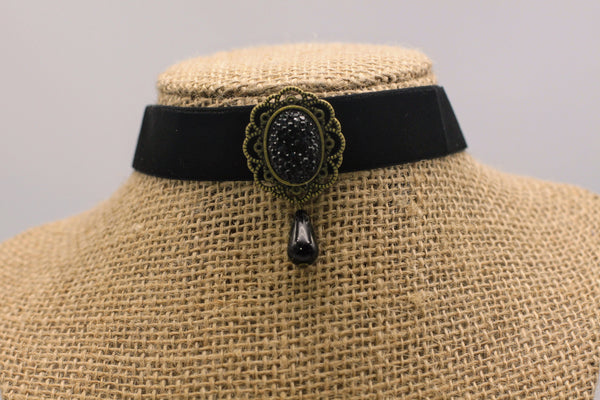 Black Velvet Gothic Choker: Victorian Lace Necklace