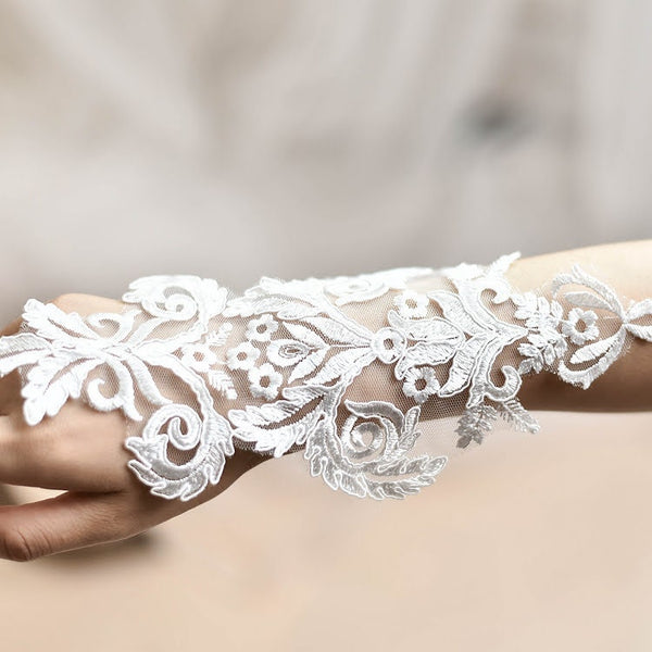 White Lace Bridal Applique: Wedding Dress Bodice (4 3/4 x 10 1/4 in)