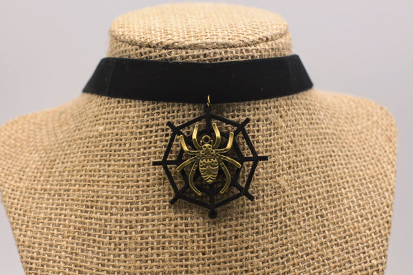 Black Velvet Spider Choker: Gothic Lace Necklace