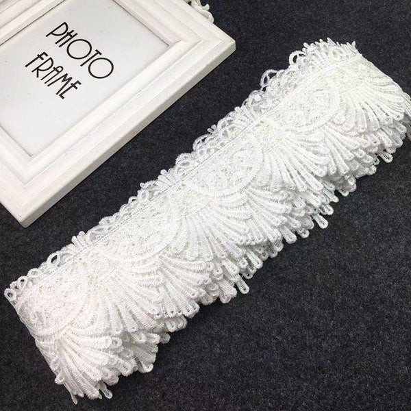 White Venice Lace Trim: Scalloped Victorian Guipure, 4 1/4" Wide