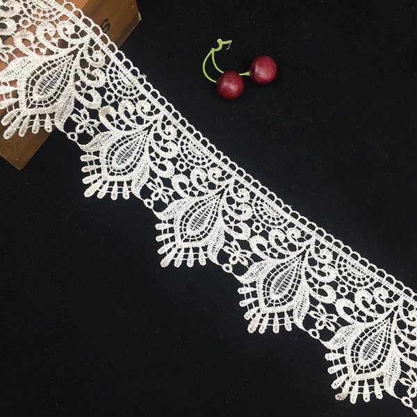 White Venice Lace Trim: Scalloped Victorian Guipure, 4 1/4" Wide