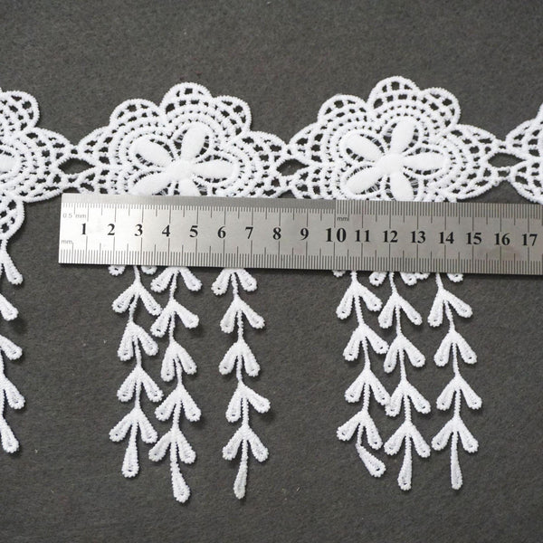 Floral Venice Lace Trim: Off-White Scalloped Guipure Lace - 6 Inch