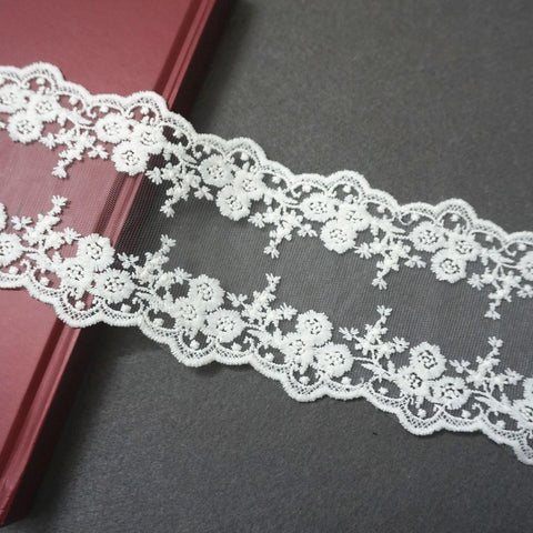 Vintage Mesh Embroidery Lace with Floral Design – Elegant Sewing Fabric for Crafts, Dressmaking & DIY Projects