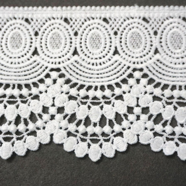 Venice Lace Trim: Off-White Vintage Scalloped Edge Ribbon