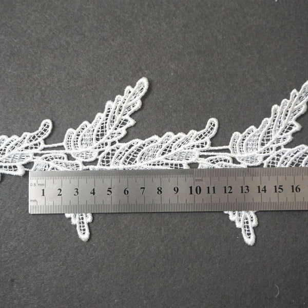 Off White Venice Lace Trim: Leaf Pattern Scalloped Guipure Lace