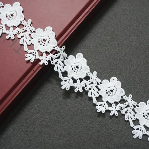 Floral Venice Lace Trim: Off-White Scalloped Guipure Bridal Lace - 2 1/8" Wide