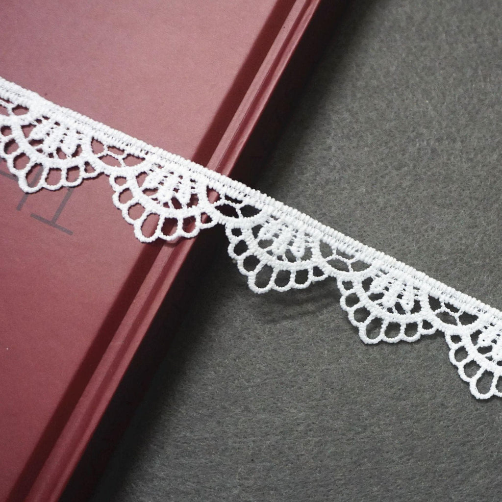 Off White Venice Lace Trim: Scalloped Bridal Guipure Lace - 1 Inch