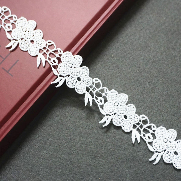 Off-White Venice Lace Trim: Floral Scalloped Guipure Bridal Lace