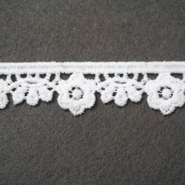 Off White Floral Venice Lace Trim: Scalloped Guipure Bridal Lace (7/8 Inch)