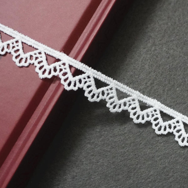 Off White Venice Lace Trim: Scalloped Edge, Sewing & Crafting