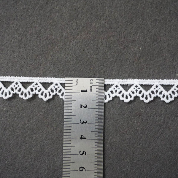 Off White Venice Lace Trim: Scalloped Edge, Sewing & Crafting