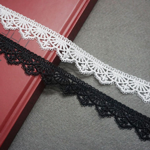Off-White Venice Lace Trim: Scalloped Bridal Guipure Lace - 1 1/8" Wide