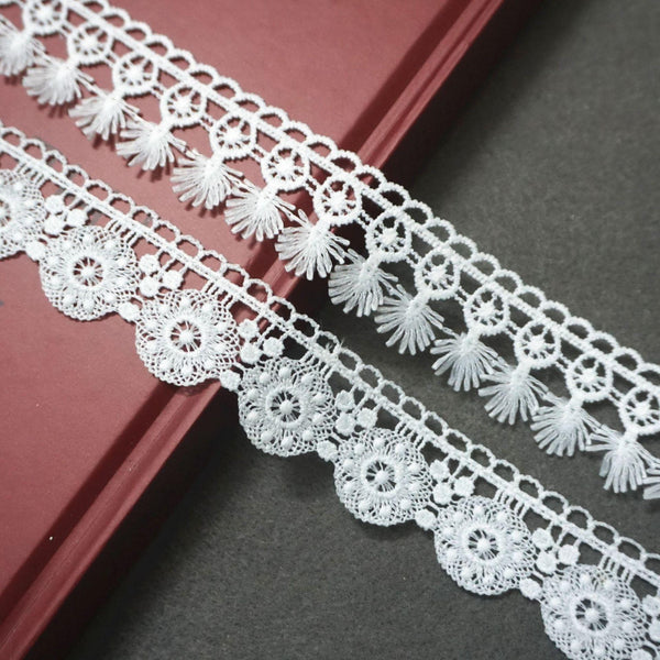 Off-White Venice Lace Trim: Scalloped Bridal Guipure Lace - 1 1/8 inch