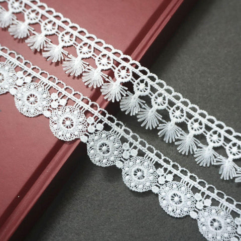 Off-White Venice Lace Trim: Scalloped Bridal Guipure Lace - 1 1/8 inch