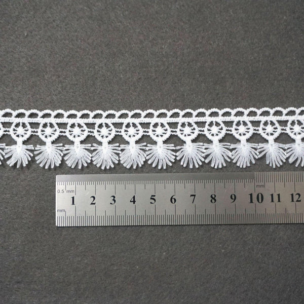 Off-White Venice Lace Trim: Scalloped Bridal Guipure Lace - 1 1/8 inch