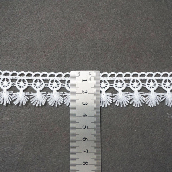 Off-White Venice Lace Trim: Scalloped Bridal Guipure Lace - 1 1/8 inch