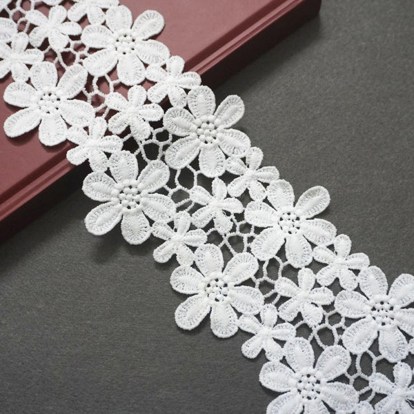 Off White Floral Venice Lace Trim: Scalloped Guipure Lace - By The Yard