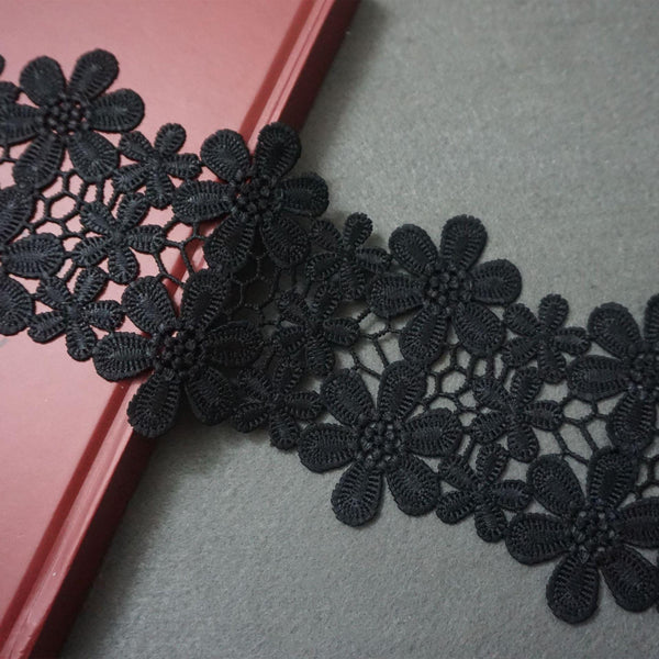 Off White Floral Venice Lace Trim: Scalloped Guipure Lace - By The Yard