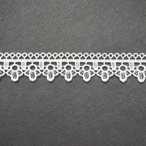 Off White Venice Lace Trim: Scalloped Flower, 1 Inch Wide