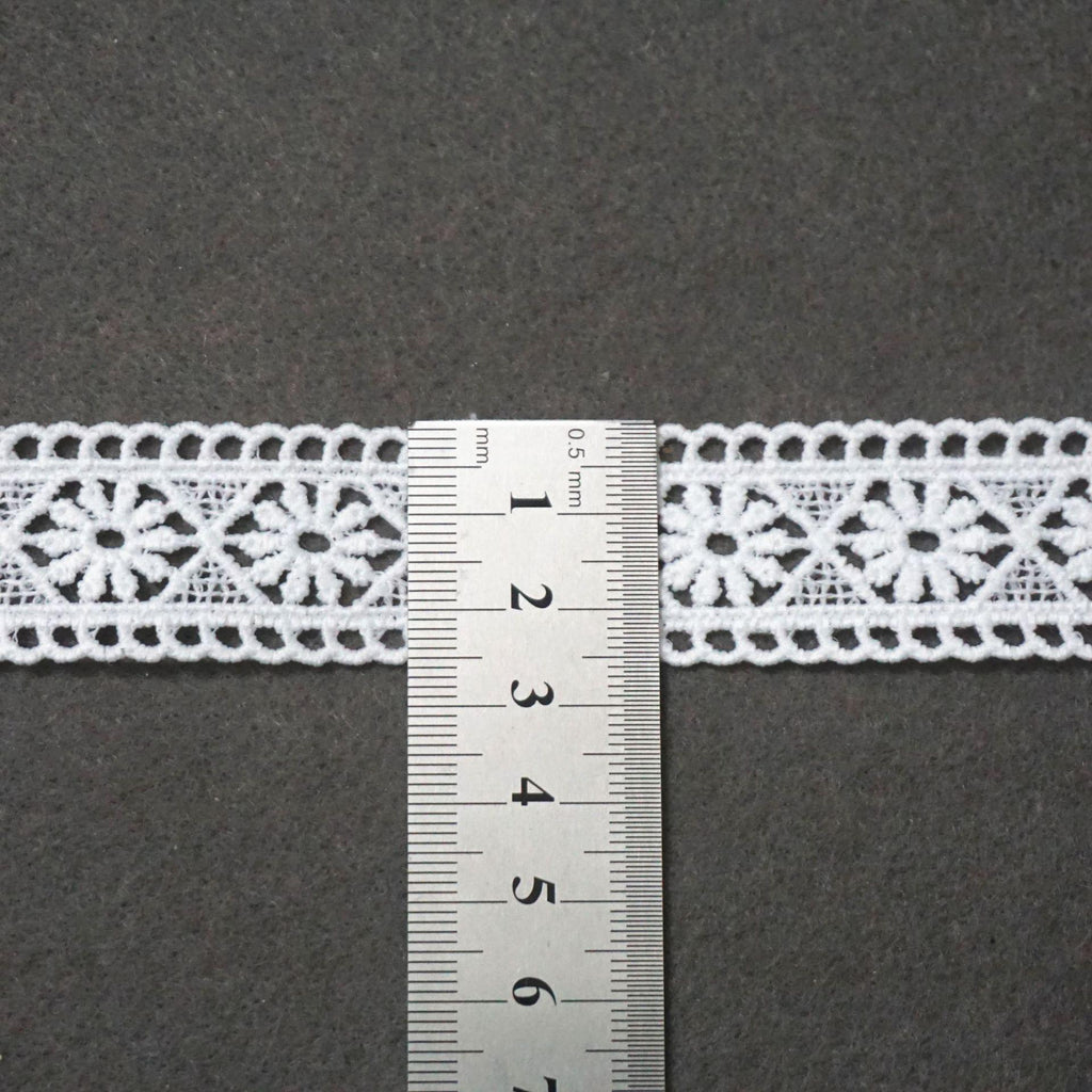 Venice Lace Trim: Off-White Round Pattern, 1-Inch Wide