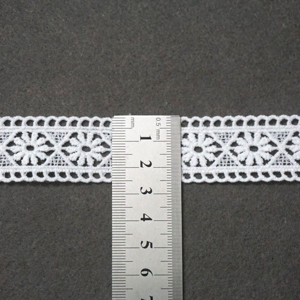 Venice Lace Trim: Off-White Round Pattern, 1-Inch Wide