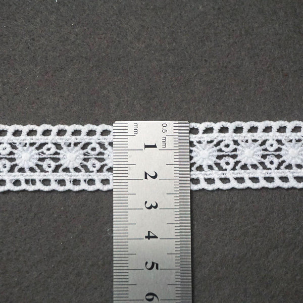 Venice Lace Trim: Off-White Round Pattern, 1-Inch Wide