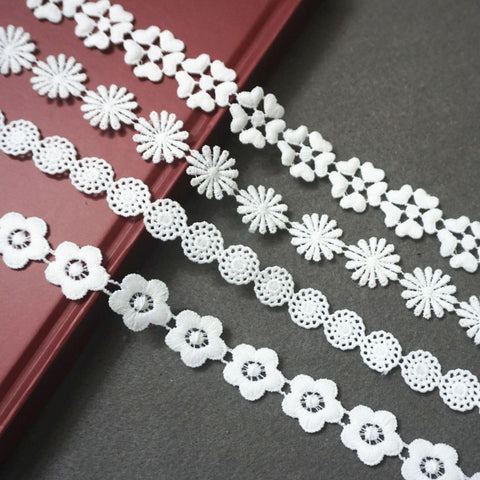 Venice Lace Trim: Round Flower Pattern, Off-White DIY Decor