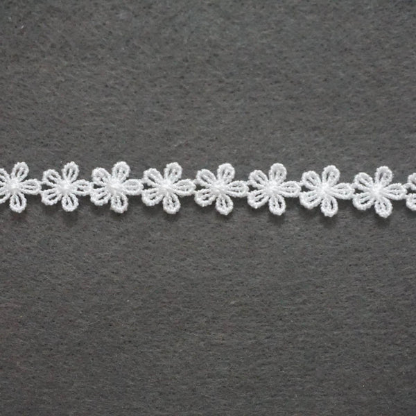 Off-White Venice Lace Trim: Floral Scalloped Guipure Bridal Lace - 1/2 inch