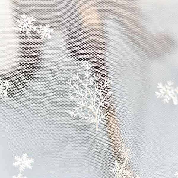 White Embroidered Bridal Lace Fabric: Corded Wedding Gown Lace