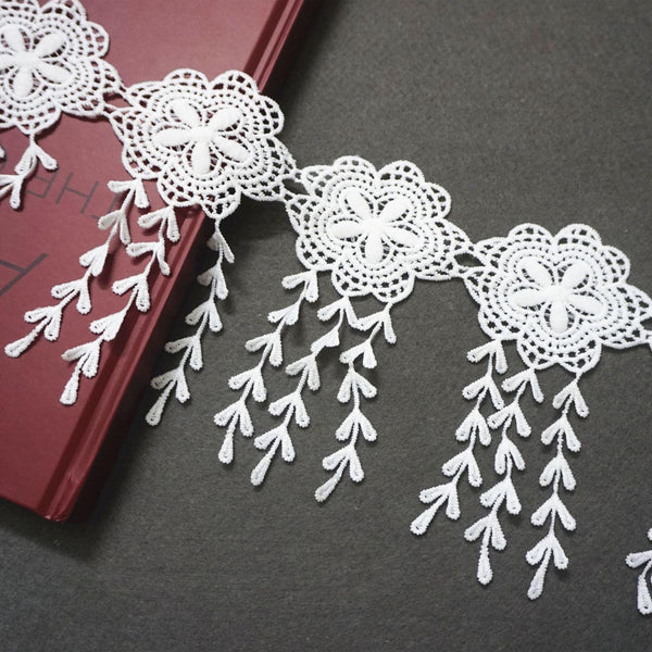 Floral Venice Lace Trim: Off-White Scalloped Guipure Lace - 6 Inch