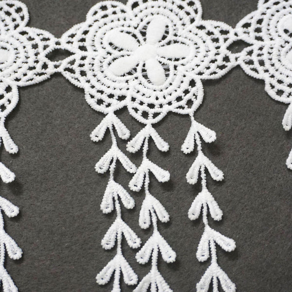 Floral Venice Lace Trim: Off-White Scalloped Guipure Lace - 6 Inch