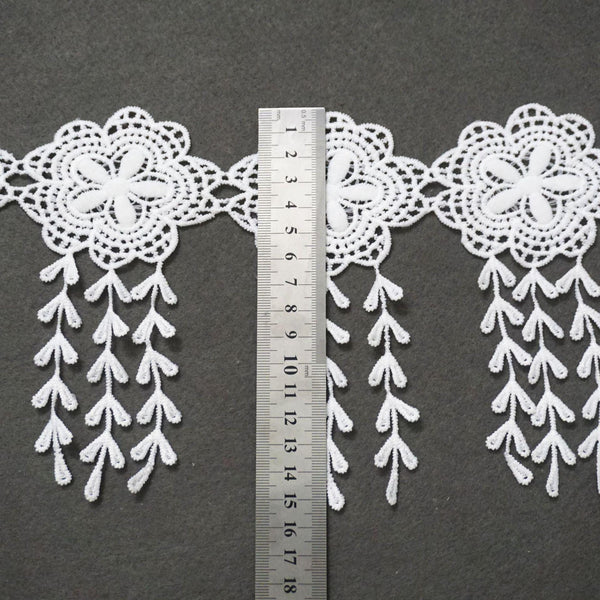 Floral Venice Lace Trim: Off-White Scalloped Guipure Lace - 6 Inch