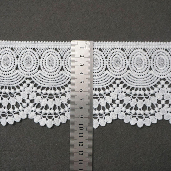 Venice Lace Trim: Off-White Vintage Scalloped Edge Ribbon