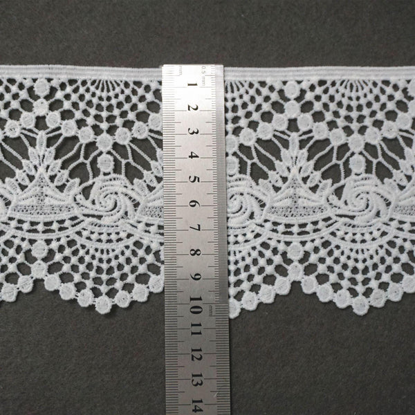 Venice Lace Trim: Off-White Vintage Scalloped Edge Ribbon