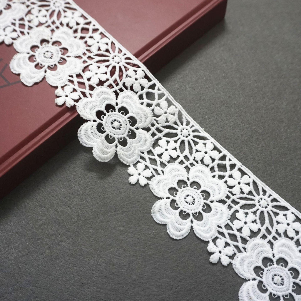 Floral Venice Lace Trim: Off-White Scalloped Guipure Lace, 3-inch