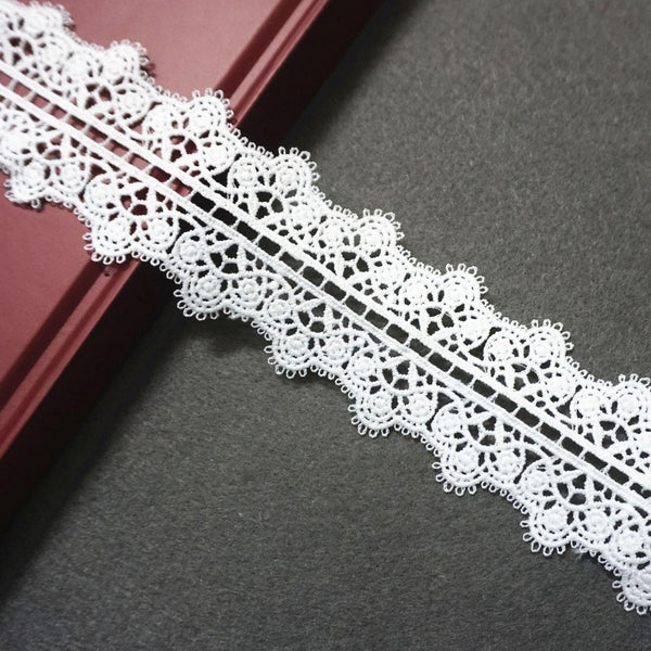 Floral Venice Lace Trim: Off-White Scalloped Guipure Bridal Lace - 2 1/8"
