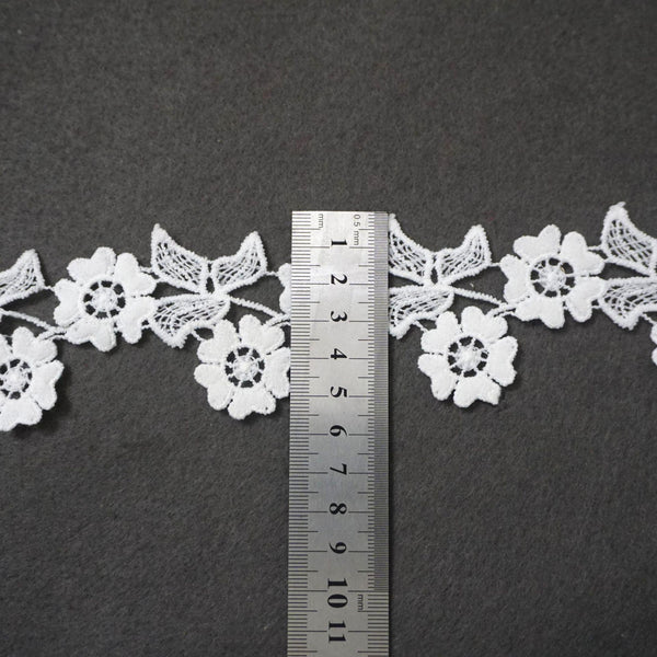 Floral Venice Lace Trim: Off-White Scalloped Guipure Bridal Lace - By The Yard