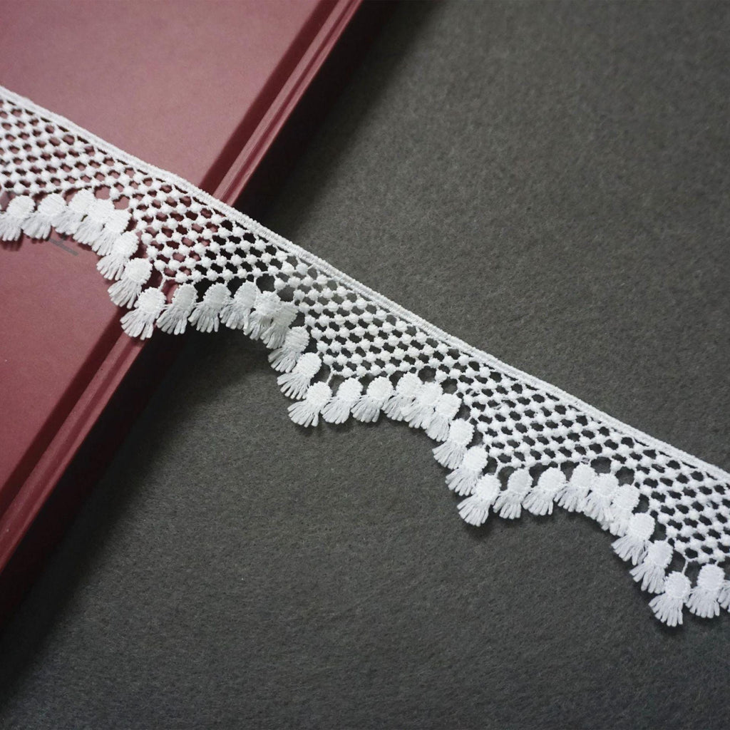 Off White Venice Lace Trim: Scalloped Oval Guipure Bridal Lace