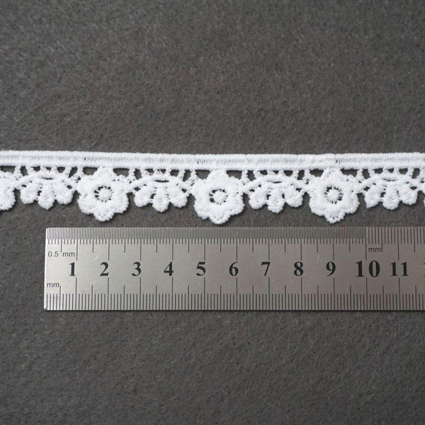 Off White Floral Venice Lace Trim: Scalloped Guipure Bridal Lace (7/8 Inch)