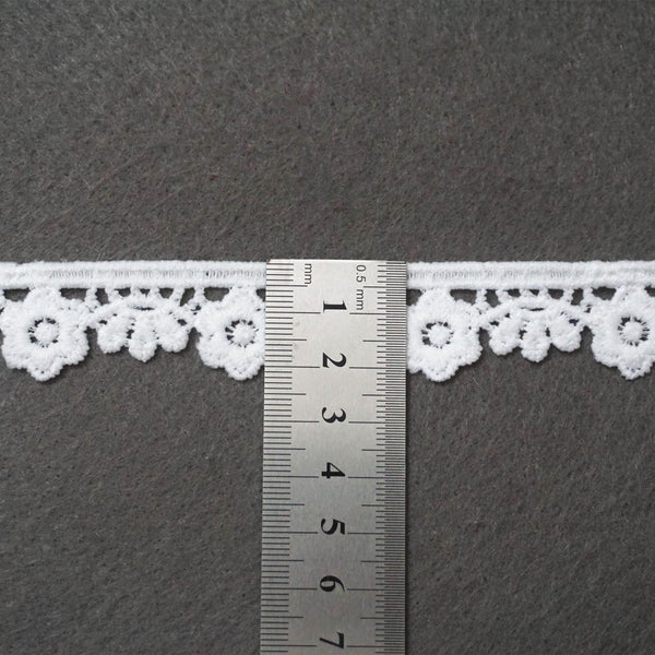 Off White Floral Venice Lace Trim: Scalloped Guipure Bridal Lace (7/8 Inch)