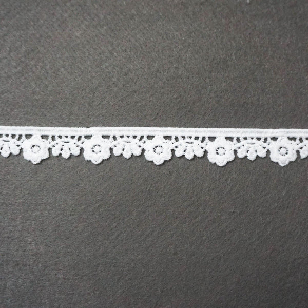 Off White Floral Venice Lace Trim: Scalloped Guipure Bridal Lace (7/8 Inch)