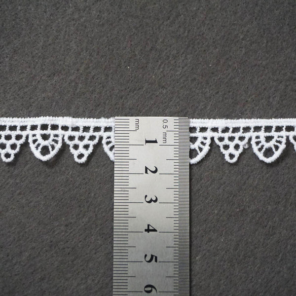 Off White Venice Lace Trim: Scalloped Edge, Vintage Style (1/2 Inch)