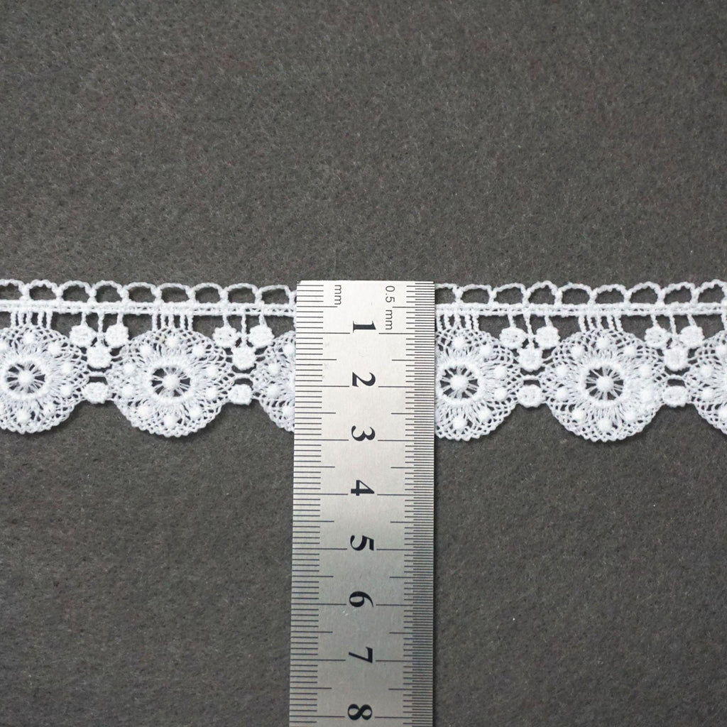 Off-White Venice Lace Trim: Scalloped Bridal Guipure Lace - 1 1/8 inch