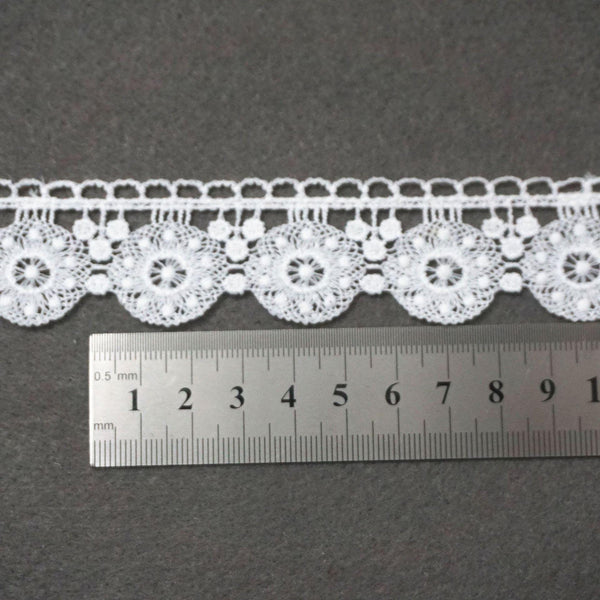 Off-White Venice Lace Trim: Scalloped Bridal Guipure Lace - 1 1/8 inch