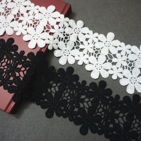Off White Floral Venice Lace Trim: Scalloped Guipure Lace - By The Yard