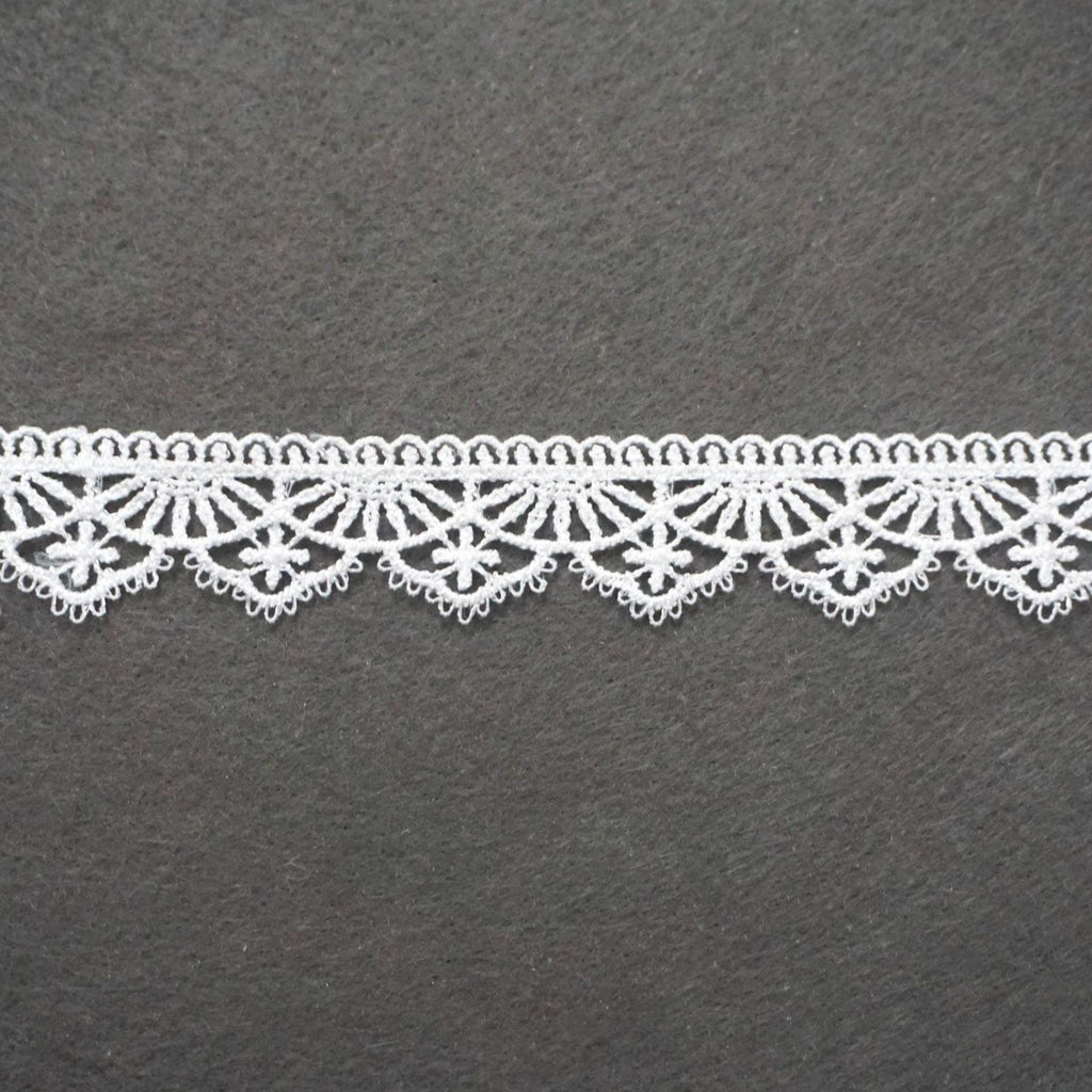 Off White Venice Lace Trim: Scalloped Flower, 1 Inch Wide